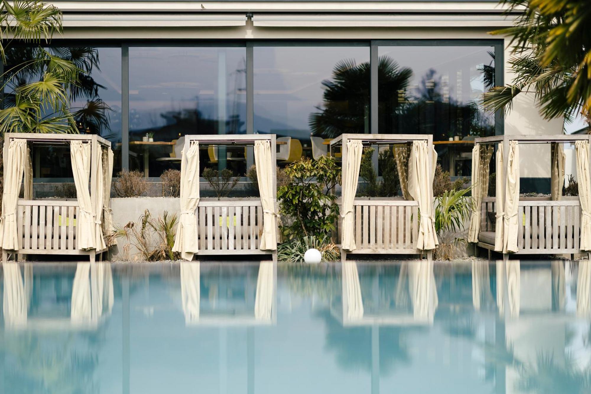 Hotel Pfeiss ลานา ภายนอก รูปภาพ