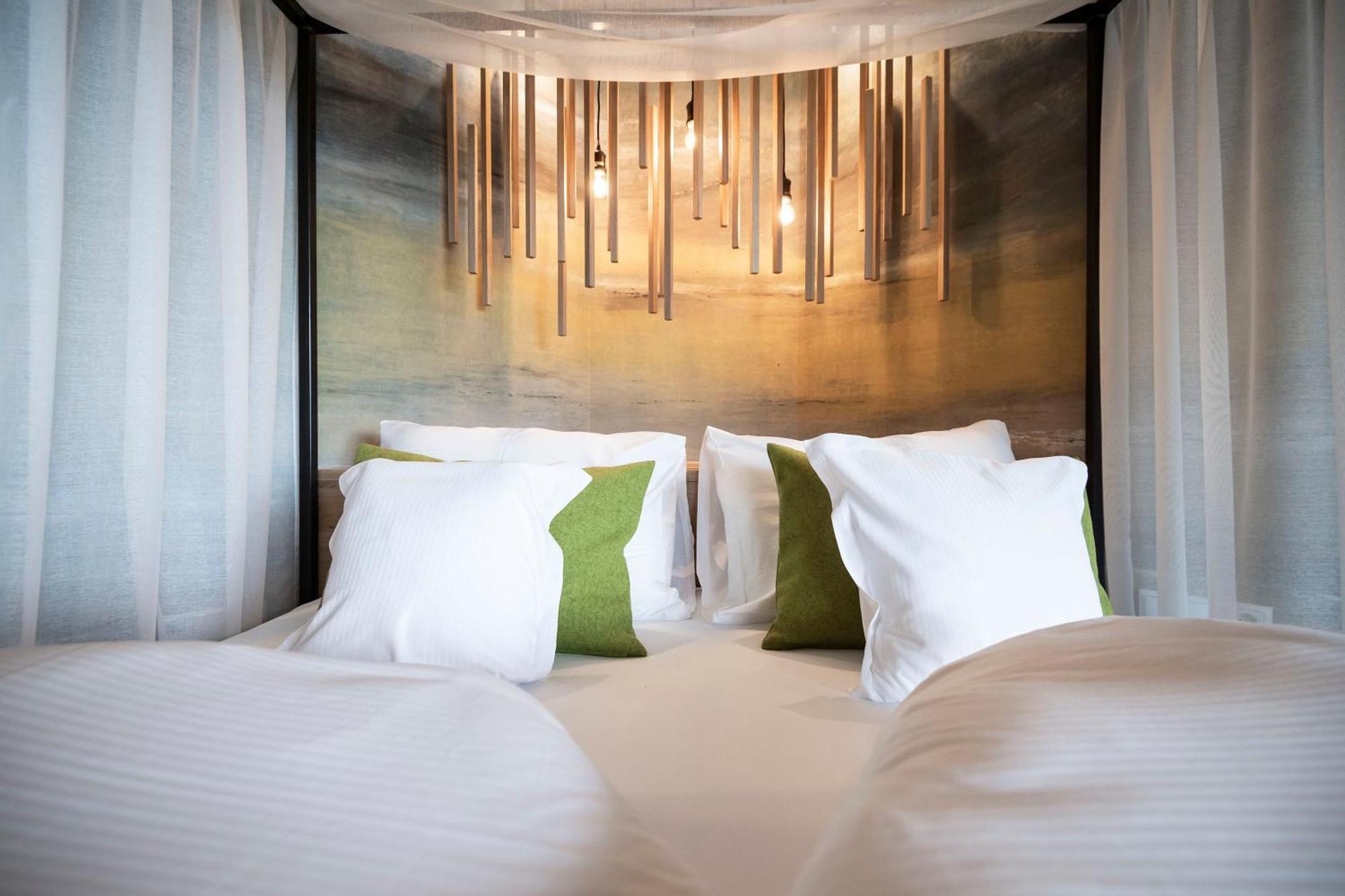 Hotel Pfeiss ลานา ภายนอก รูปภาพ