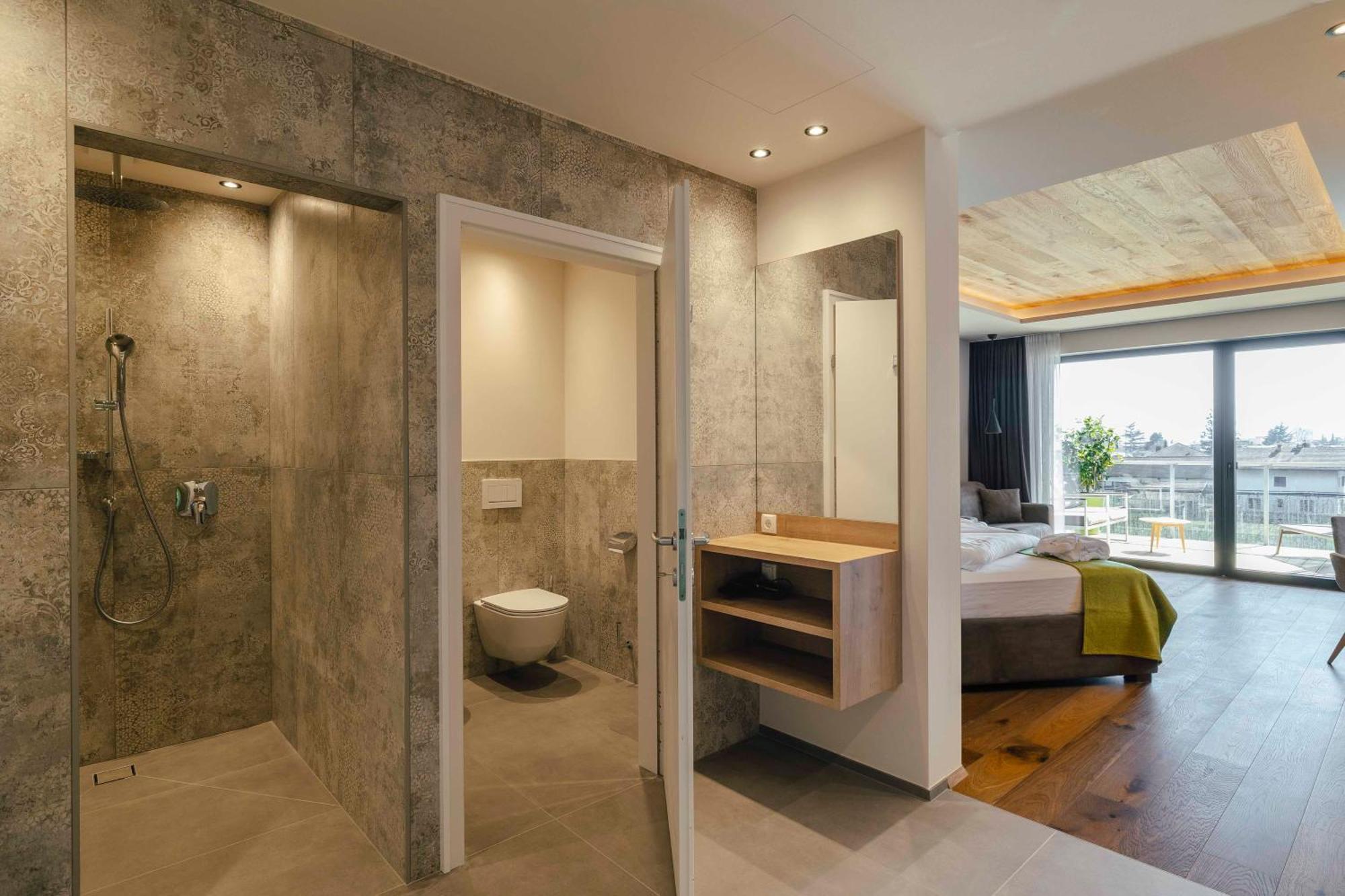 Hotel Pfeiss ลานา ภายนอก รูปภาพ