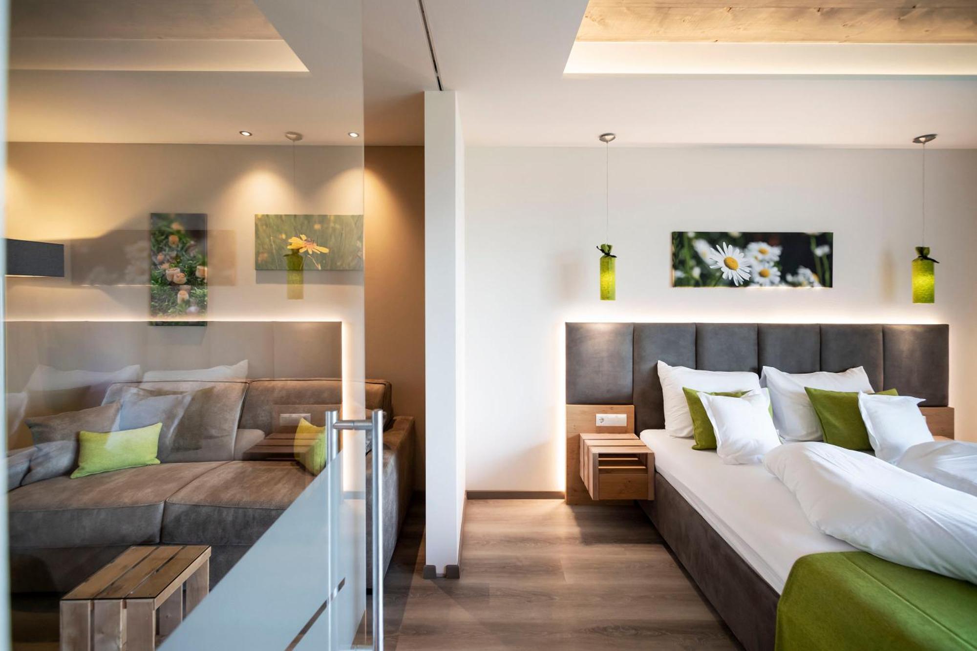 Hotel Pfeiss ลานา ภายนอก รูปภาพ
