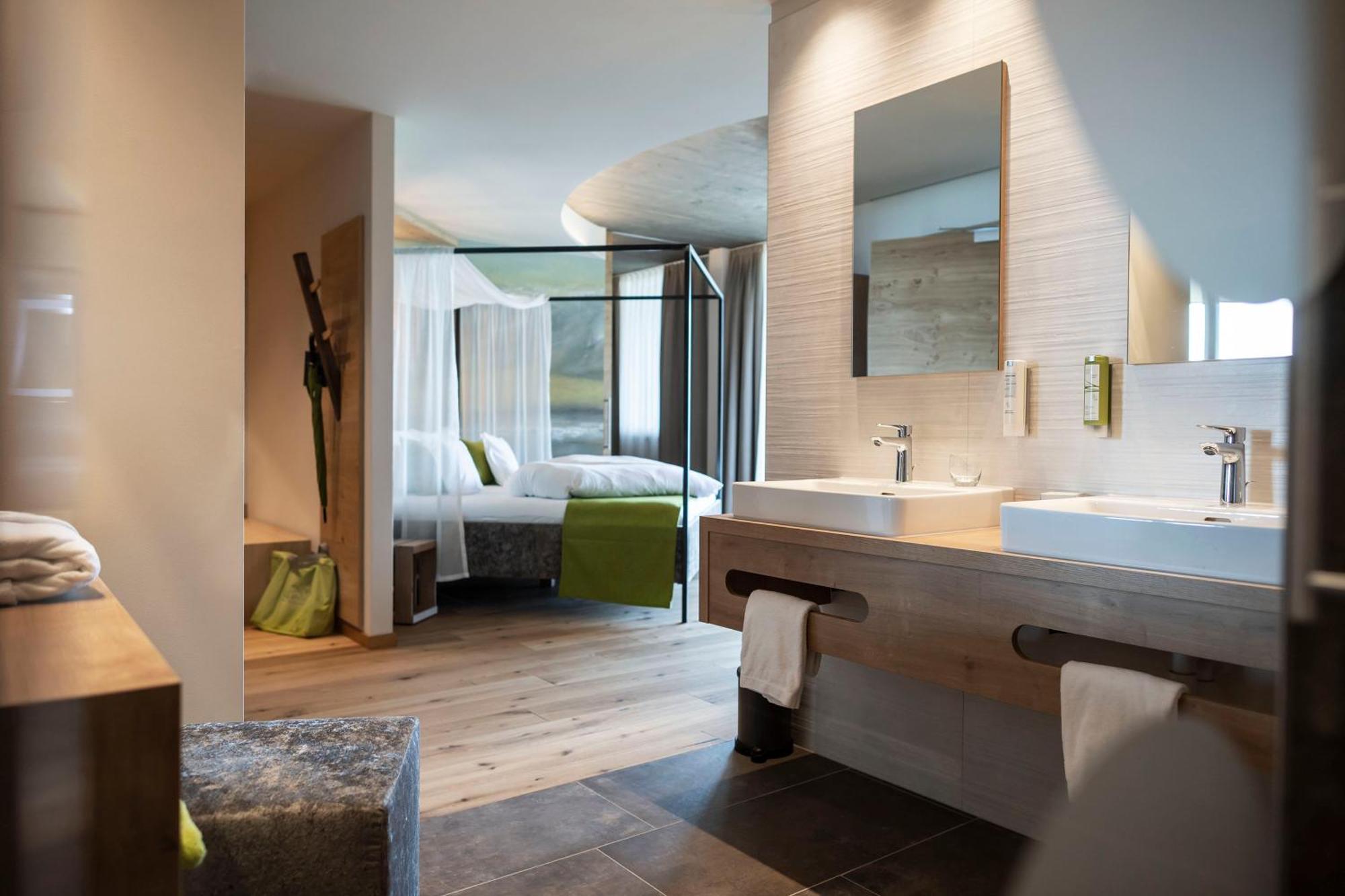 Hotel Pfeiss ลานา ภายนอก รูปภาพ